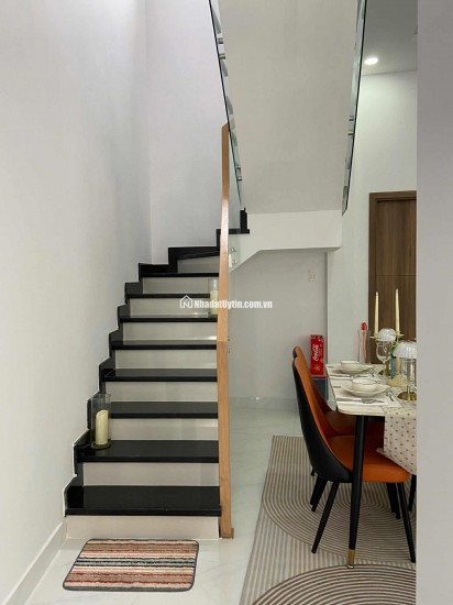 Bán nhà sát căn mặt tiền đường Tỉnh Lộ 10, DT 63m2, xây mới 1 trệt, 1 lầu